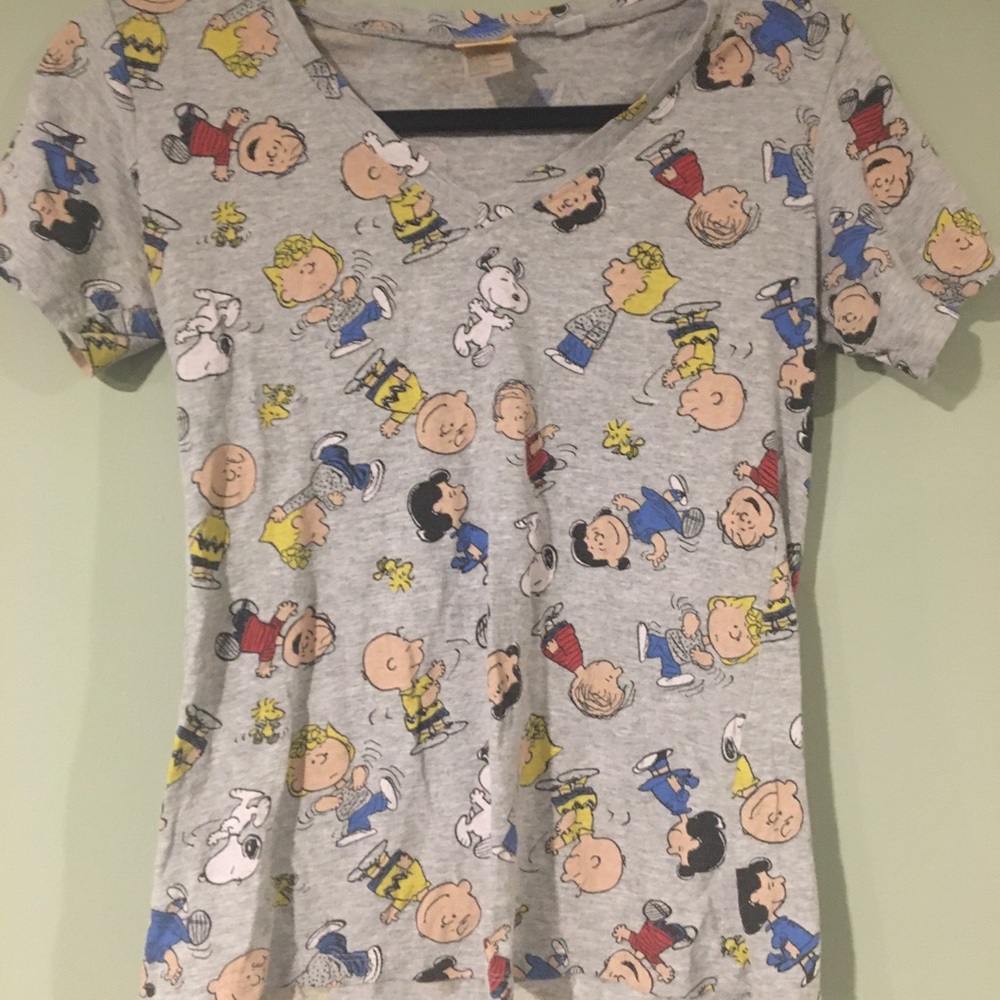 Juniors peanuts tee shirt